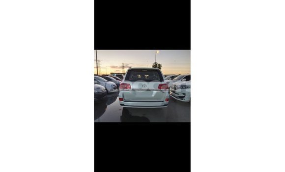 Buy Import Toyota Land Cruiser White Car in Import - Dubai in Curacao Buy Import Toyota Land Cruiser White Car in Import - Dubai in Curacao