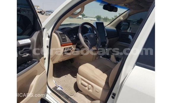 Buy Import Toyota Land Cruiser White Car in Import - Dubai in Curacao Buy Import Toyota Land Cruiser White Car in Import - Dubai in Curacao