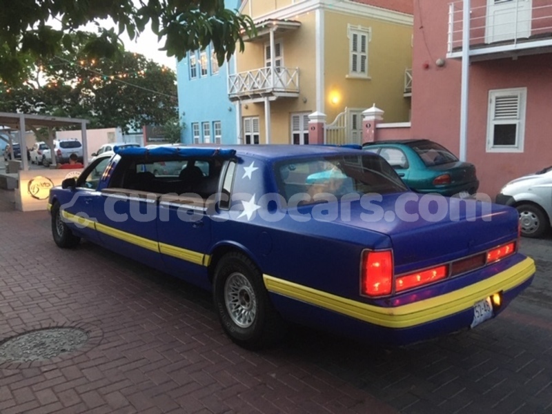 Big with watermark lincoln town car curacao willemstad 2928