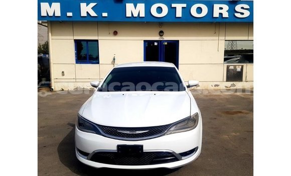 Buy Import Chrysler 200 White Car in Import - Dubai in Curacao