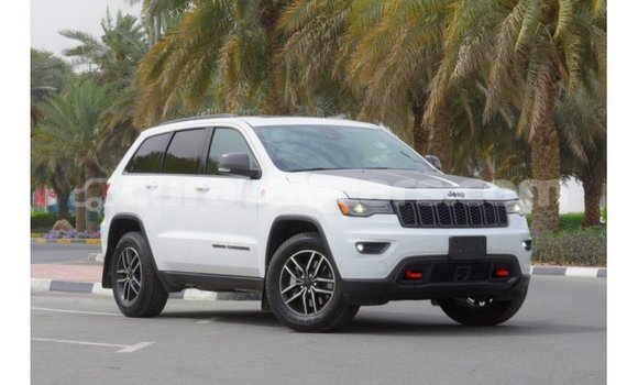 Buy Import Jeep Grand Cherokee White Car in Import - Dubai in Curacao