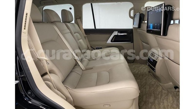 Big with watermark toyota land cruiser curacao import dubai 3086