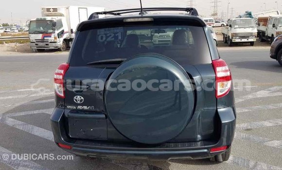 Buy Import Toyota HiAce Green Truck in Import - Dubai in Curacao Buy Import Toyota HiAce Green Truck in Import - Dubai in Curacao