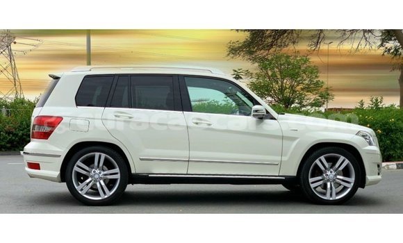 Buy Import Mercedes-Benz 190 (W201) White Car in Import - Dubai in Curacao Buy Import Mercedes-Benz 190 (W201) White Car in Import - Dubai in Curacao