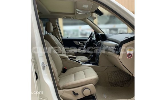 Buy Import Mercedes-Benz 190 (W201) White Car in Import - Dubai in Curacao Buy Import Mercedes-Benz 190 (W201) White Car in Import - Dubai in Curacao