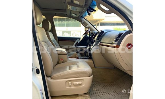 Buy Import Toyota Land Cruiser White Car in Import - Dubai in Curacao Buy Import Toyota Land Cruiser White Car in Import - Dubai in Curacao
