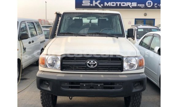 Buy Import Toyota Land Cruiser White Car in Import - Dubai in Curacao