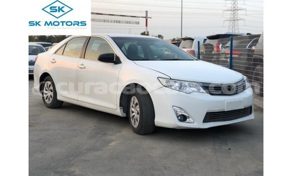 Buy Import Toyota Camry White Car in Import - Dubai in Curacao
