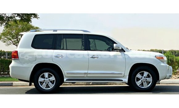 Buy Import Toyota Land Cruiser White Car in Import - Dubai in Curacao Buy Import Toyota Land Cruiser White Car in Import - Dubai in Curacao