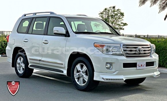 Buy Import Toyota Land Cruiser White Car in Import - Dubai in Curacao