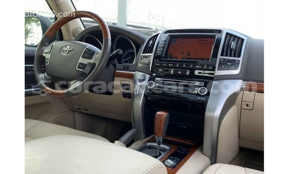 Buy Import Toyota Land Cruiser White Car in Import - Dubai in Curacao Buy Import Toyota Land Cruiser White Car in Import - Dubai in Curacao