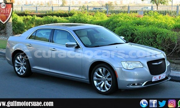 Buy Import Chrysler 300 Other Car in Import - Dubai in Curacao