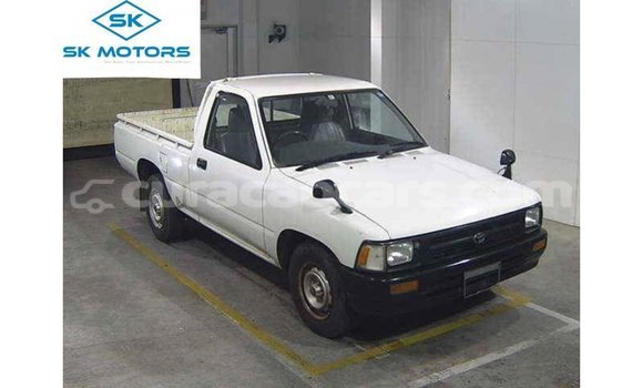 Buy Import Toyota Hilux White Car in Import - Dubai in Curacao