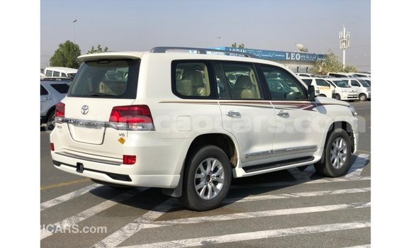 Buy Import Toyota Land Cruiser White Car in Import - Dubai in Curacao Buy Import Toyota Land Cruiser White Car in Import - Dubai in Curacao