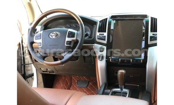 Buy Import Toyota Land Cruiser White Car in Import - Dubai in Curacao Buy Import Toyota Land Cruiser White Car in Import - Dubai in Curacao