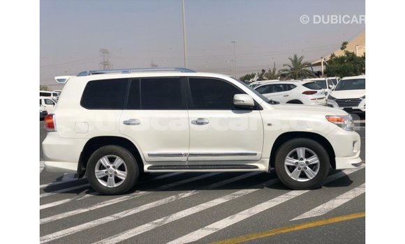 Buy Import Toyota Land Cruiser White Car in Import - Dubai in Curacao Buy Import Toyota Land Cruiser White Car in Import - Dubai in Curacao
