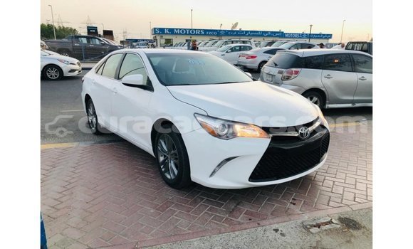 Buy Import Toyota Camry White Car in Import - Dubai in Curacao