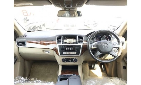 Buy Import Mercedes-Benz 190 (W201) White Car in Import - Dubai in Curacao Buy Import Mercedes-Benz 190 (W201) White Car in Import - Dubai in Curacao