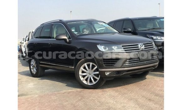 Buy Import Volkswagen Touareg Brown Car in Import - Dubai in Curacao