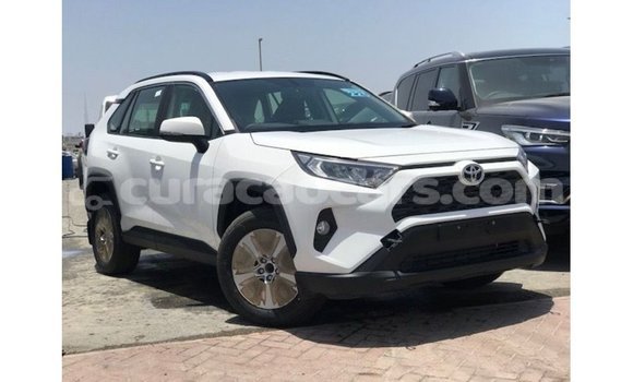 Buy Import Toyota 4Runner White Car in Import - Dubai in Curacao