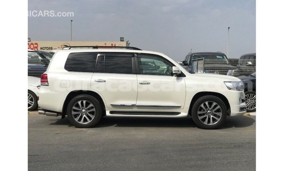 Buy Import Toyota Land Cruiser White Car in Import - Dubai in Curacao Buy Import Toyota Land Cruiser White Car in Import - Dubai in Curacao