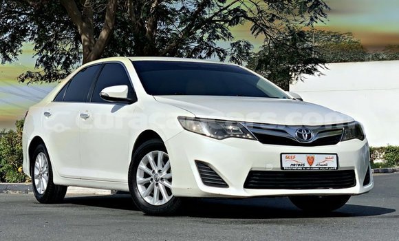 Buy Import Toyota Camry White Car in Import - Dubai in Curacao