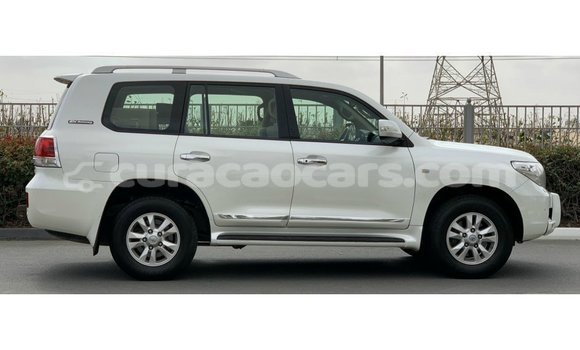 Buy Import Toyota Land Cruiser White Car in Import - Dubai in Curacao Buy Import Toyota Land Cruiser White Car in Import - Dubai in Curacao