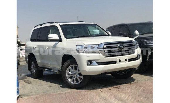 Buy Import Toyota Land Cruiser White Car in Import - Dubai in Curacao