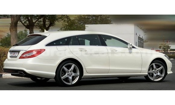 Buy Import Mercedes-Benz 190 (W201) White Car in Import - Dubai in Curacao Buy Import Mercedes-Benz 190 (W201) White Car in Import - Dubai in Curacao