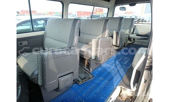 Buy Import Nissan Caravan White Car in Import - Dubai in Curacao Buy Import Nissan Caravan White Car in Import - Dubai in Curacao