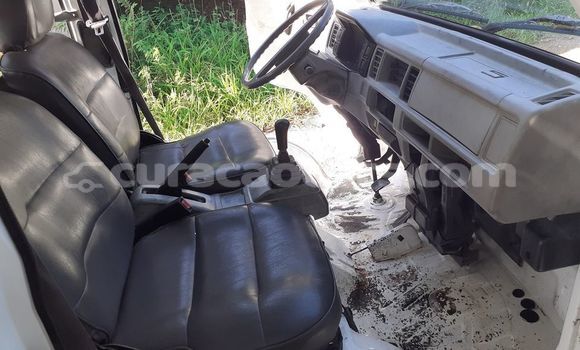 Buy Used Maruti Omni White Car in Barber in Curacao Buy Used Maruti Omni White Car in Barber in Curacao