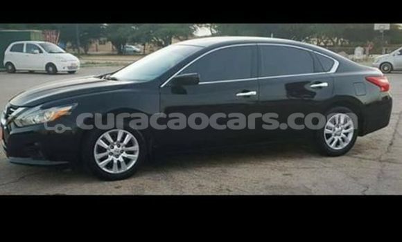 Buy Used Nissan Altima Black Car in Barber in Curacao