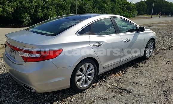 Buy Used Hyundai Azera Silver Car in Willemstad in Curacao Buy Used Hyundai Azera Silver Car in Willemstad in Curacao