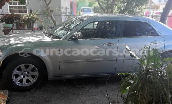 Buy Used Chrysler 300C Green Car in Willemstad in Curacao Buy Used Chrysler 300C Green Car in Willemstad in Curacao