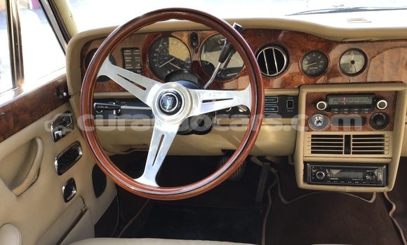 Buy Used Rolls-Royce Silver Wraith Beige Car in Willemstad in Curacao Buy Used Rolls-Royce Silver Wraith Beige Car in Willemstad in Curacao