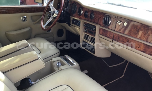 Buy Used Rolls-Royce Silver Wraith Beige Car in Willemstad in Curacao Buy Used Rolls-Royce Silver Wraith Beige Car in Willemstad in Curacao