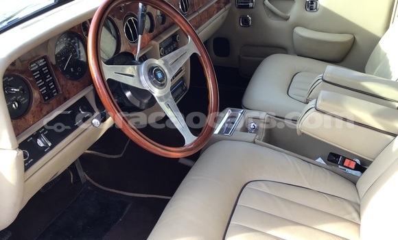 Buy Used Rolls-Royce Silver Wraith Beige Car in Willemstad in Curacao Buy Used Rolls-Royce Silver Wraith Beige Car in Willemstad in Curacao