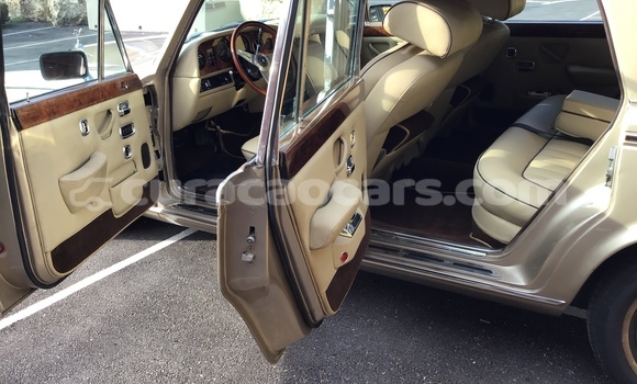 Buy Used Rolls-Royce Silver Wraith Beige Car in Willemstad in Curacao Buy Used Rolls-Royce Silver Wraith Beige Car in Willemstad in Curacao