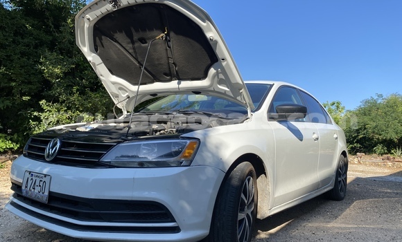 Buy Used Volkswagen Jetta White Car in Willemstad in Curacao