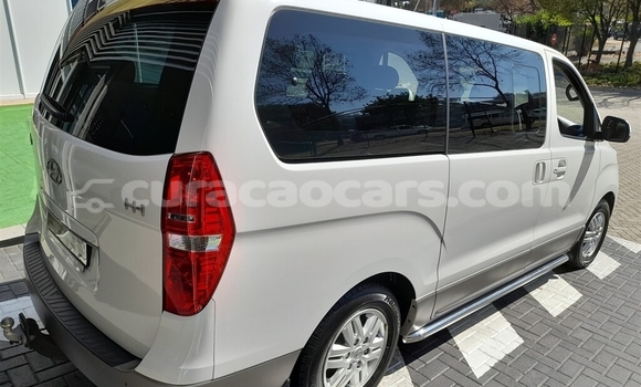 Buy Used Hyundai H200 White Car in Willemstad in Curacao Buy Used Hyundai H200 White Car in Willemstad in Curacao