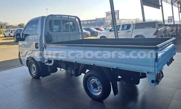 Buy Used Kia K7 White Car in Willemstad in Curacao Buy Used Kia K7 White Car in Willemstad in Curacao