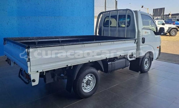 Buy Used Kia K7 White Car in Willemstad in Curacao Buy Used Kia K7 White Car in Willemstad in Curacao