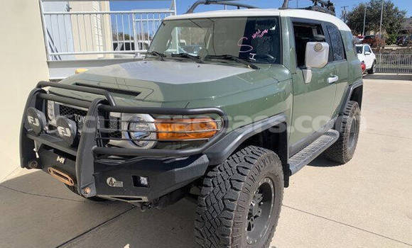 Buy Used Toyota FJ Cruiser Brown Car in Willemstad in Curacao