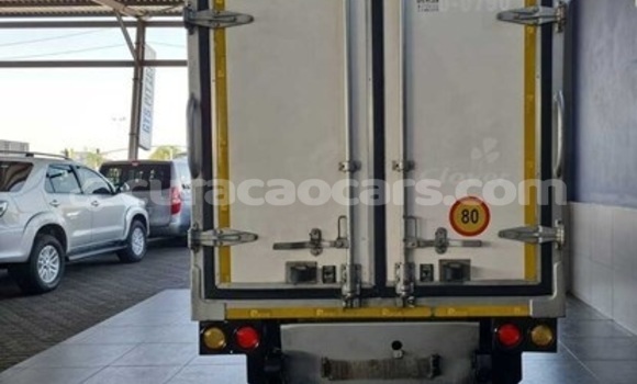 Buy Used Kia K7 White Car in Willemstad in Curacao Buy Used Kia K7 White Car in Willemstad in Curacao