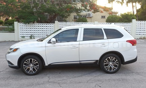 Buy Used Mitsubishi Outlander White Car in Lagún in Curacao Buy Used Mitsubishi Outlander White Car in Lagún in Curacao