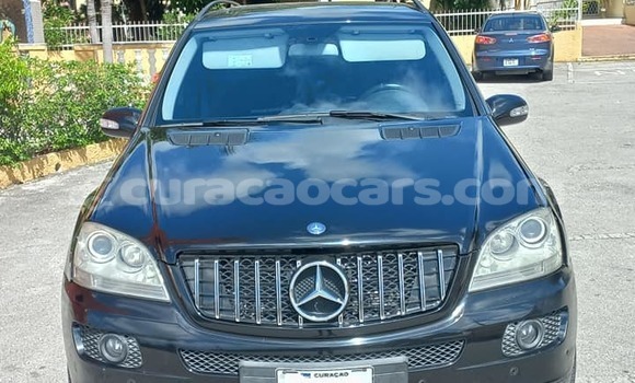 Buy Used Mercedes-Benz ML–Class Black Car in Lagún in Curacao