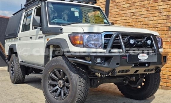 Buy Used Toyota Land Cruiser White Car in Willemstad in Curacao Buy Used Toyota Land Cruiser White Car in Willemstad in Curacao