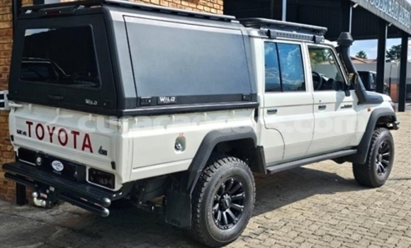 Buy Used Toyota Land Cruiser White Car in Willemstad in Curacao Buy Used Toyota Land Cruiser White Car in Willemstad in Curacao