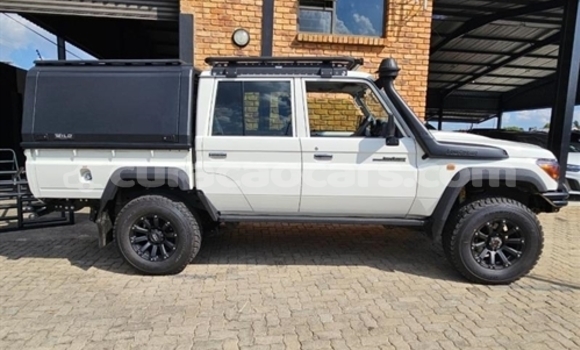 Buy Used Toyota Land Cruiser White Car in Willemstad in Curacao Buy Used Toyota Land Cruiser White Car in Willemstad in Curacao