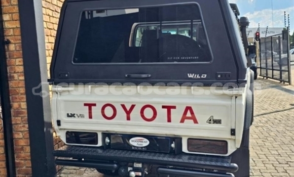 Buy Used Toyota Land Cruiser White Car in Willemstad in Curacao Buy Used Toyota Land Cruiser White Car in Willemstad in Curacao